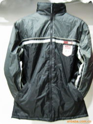 男裝牛仔與針織品的時(shí)尚融合 經(jīng)典與舒適的現(xiàn)代演繹